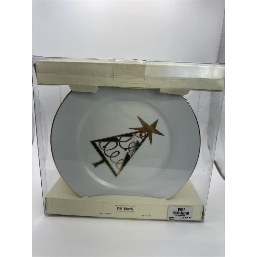 Pier‎ 1 Christmas Tree Salad Dessert Plates Red Green Gold Trim 7.5